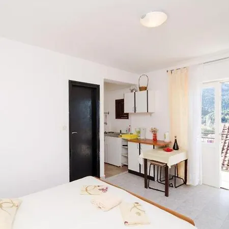 Apartment Dalmatin Uljana - 1 *