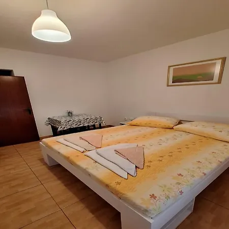 Apartman Dalmatin Uljana - 1